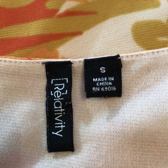 RELATIVITY Preloved Sleeveless Tropical Print Top - Picture 5 of 7